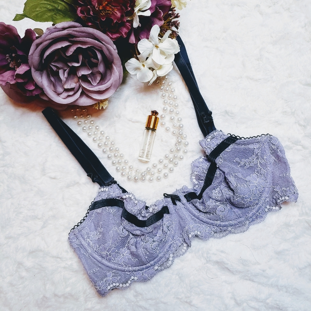 Victoria's Secret Lavender & Navy Lace Bra